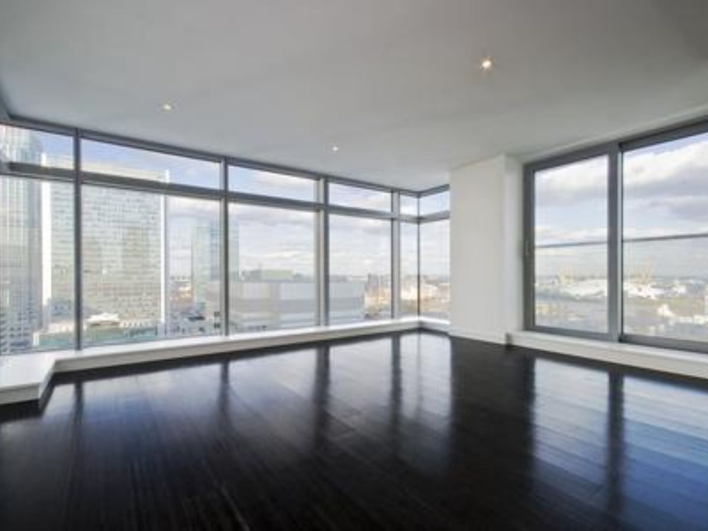 Spacious empty room with floor-to-ceiling windows